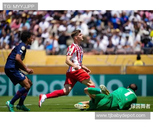 里昂逆袭马竞1-0胜利引发争议判罚全场沸腾